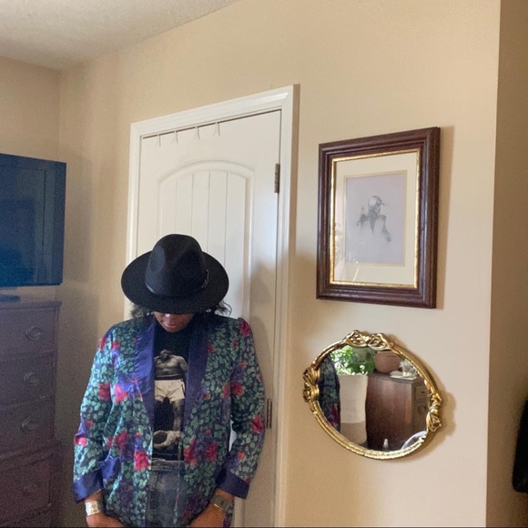 Beautiful vintage duster with puff sleeves and slight shoulder pads - Picture 10 of 11